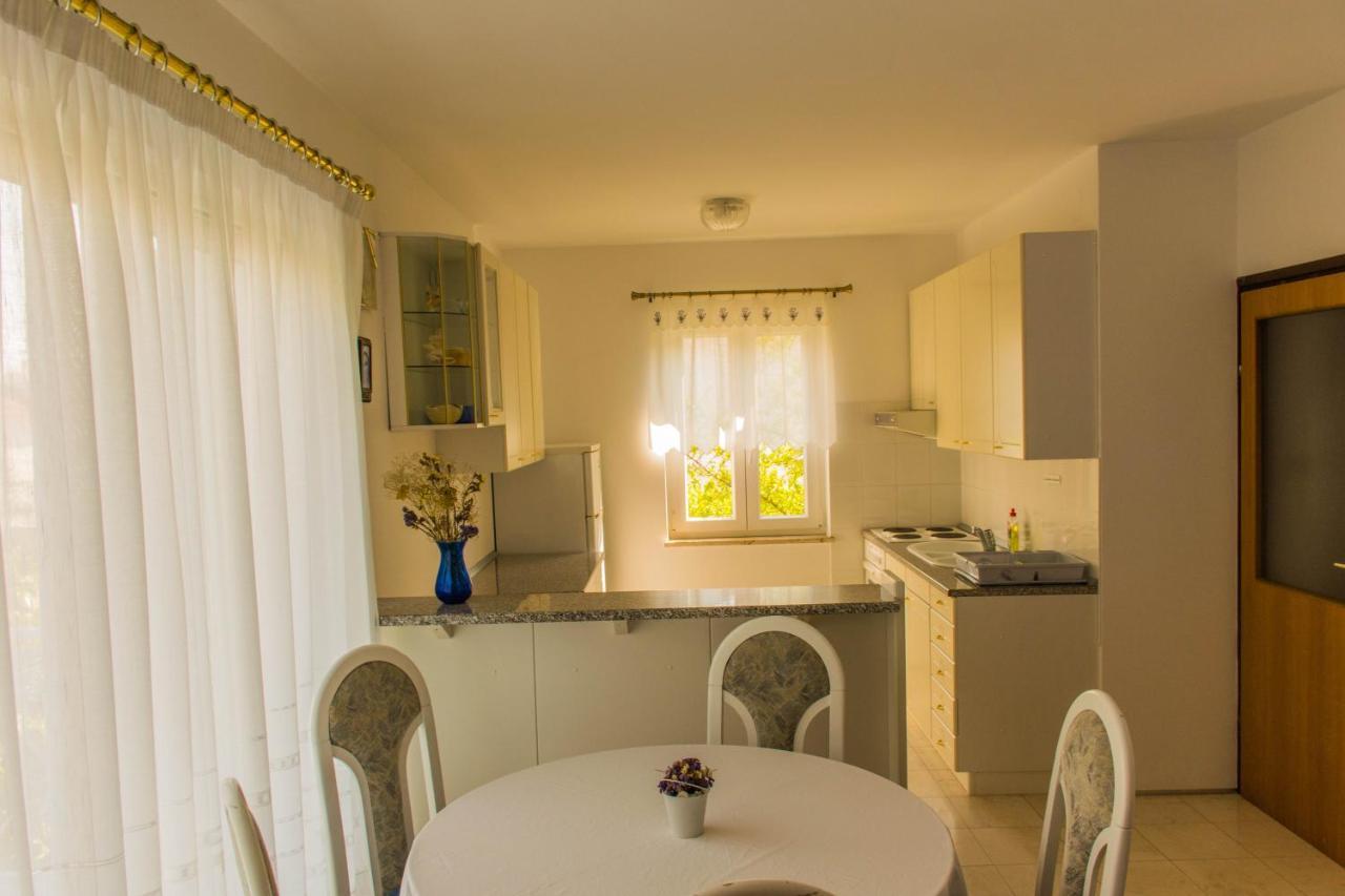 Apartments White & Green In Malinska Εξωτερικό φωτογραφία