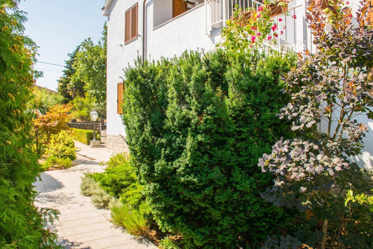 Apartments White & Green In Malinska Εξωτερικό φωτογραφία