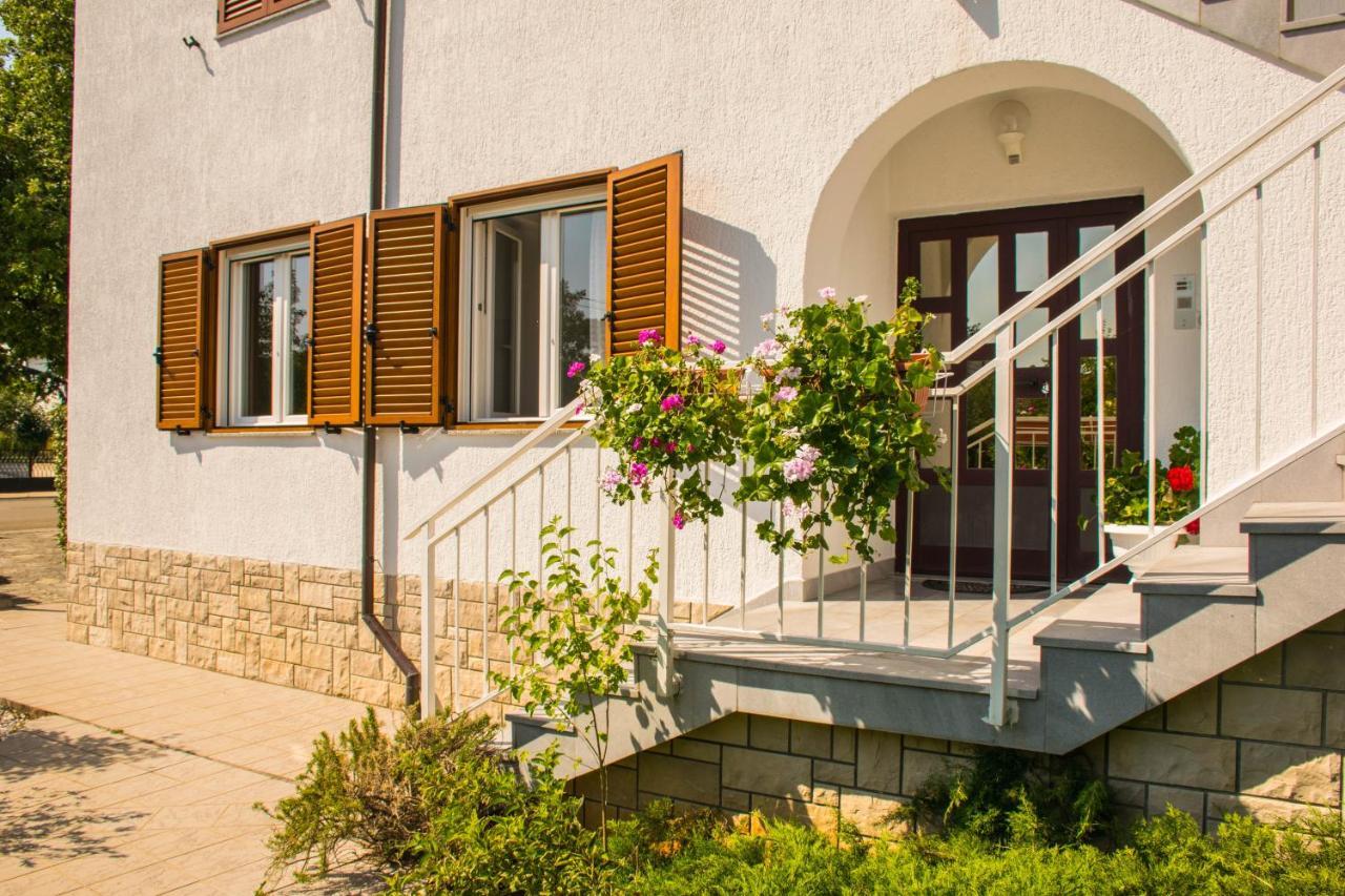 Apartments White & Green In Malinska Εξωτερικό φωτογραφία